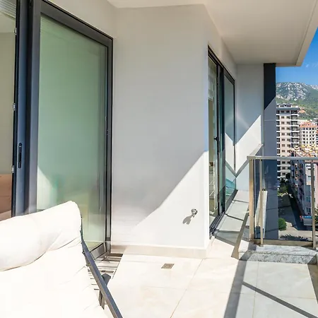 The Blue Tide - 1 Bedroom - Bills Included *