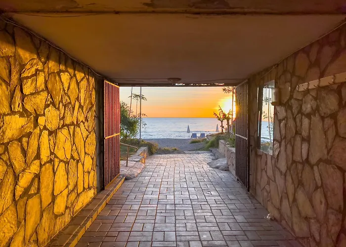 Апартаменты Seafront 1 Bedroom - Sea View Balcony - New Building